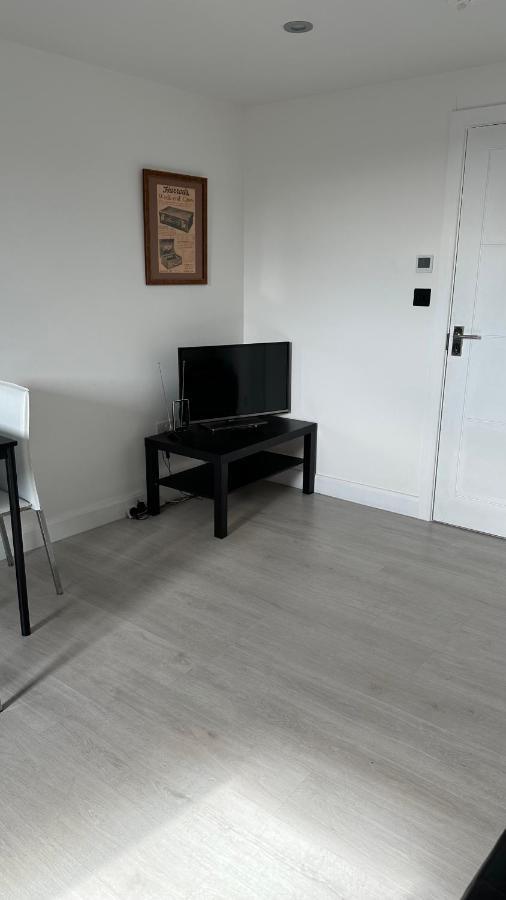Stunning New 1 Bedroom Apartment London Ngoại thất bức ảnh
